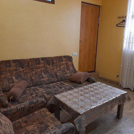 Guest House In Center Yerevan Ngoại thất bức ảnh