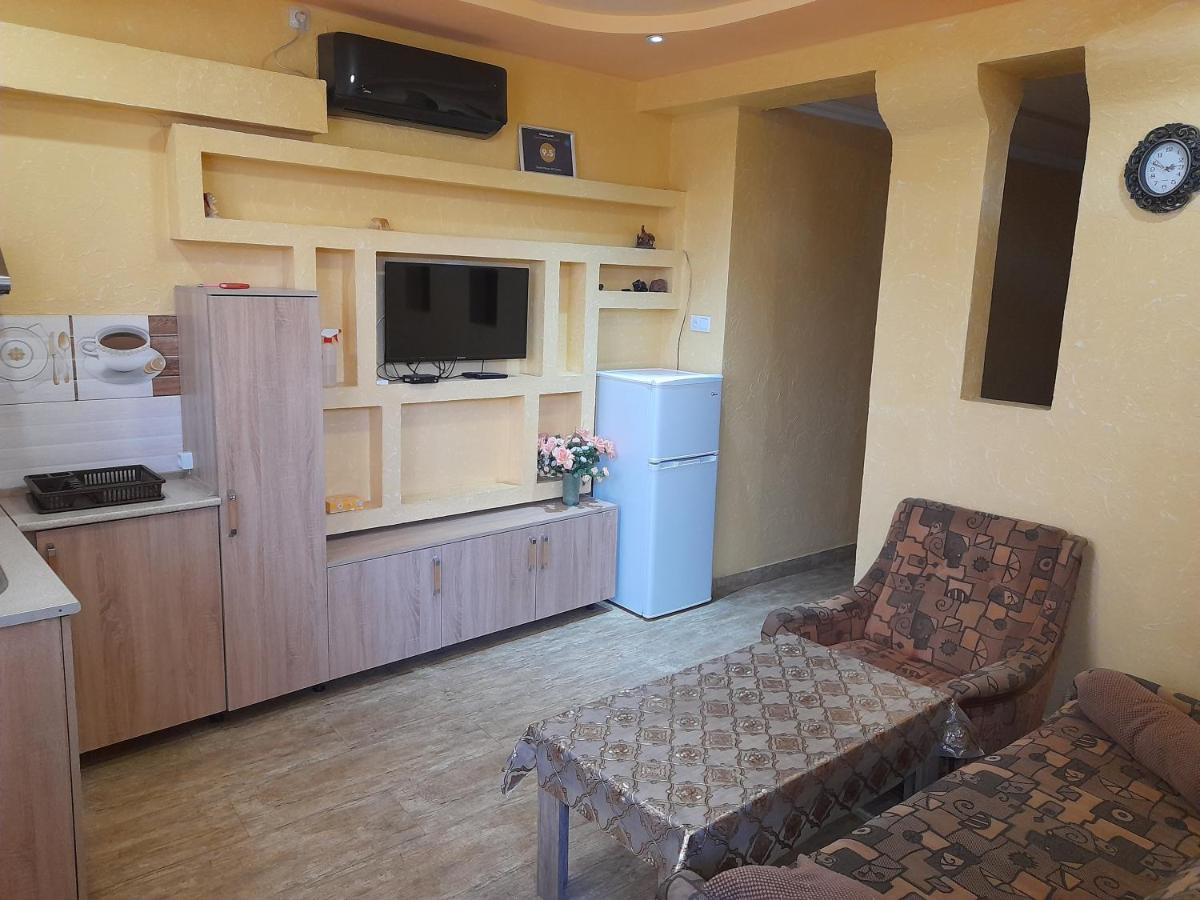 Guest House In Center Yerevan Ngoại thất bức ảnh