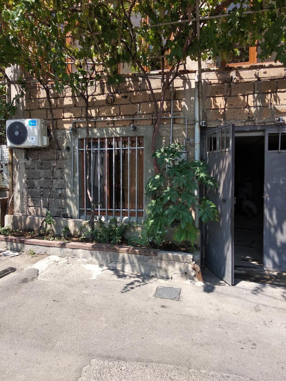 Guest House In Center Yerevan Ngoại thất bức ảnh